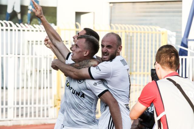 詹姆斯末节超神单节19分 湖人逆天翻盘胜快船